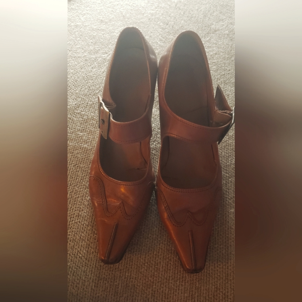 Franco Sarto brown leather pumps Size 7